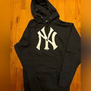 Black New York Yankees Fanatics Brand Hoodie (Men’s Medium)